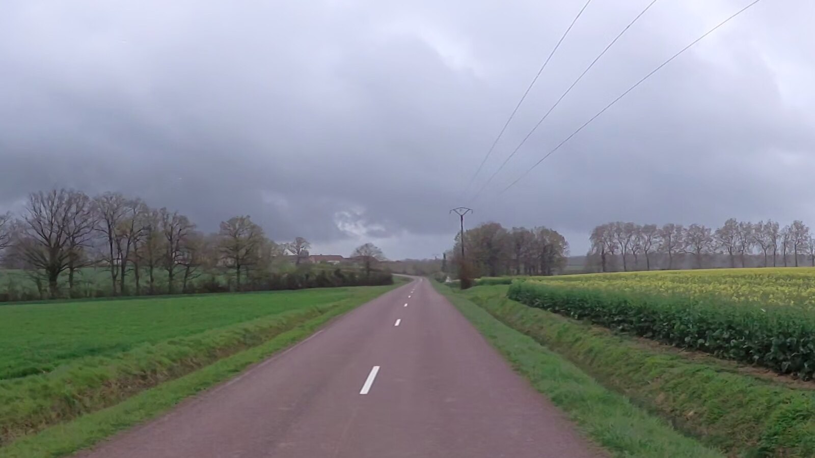 Vue de rue à Piney — mars 2026