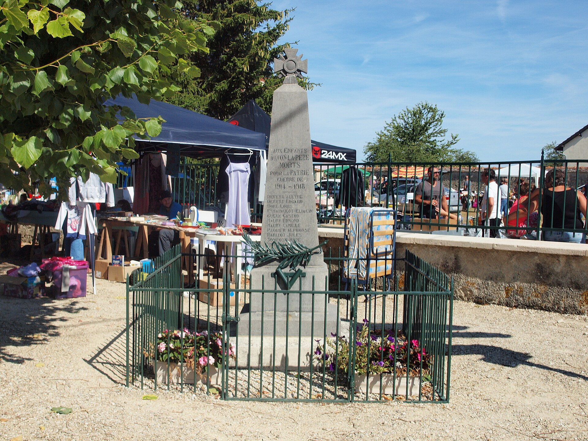 Avon-la-Pèze monument aux morts-a1