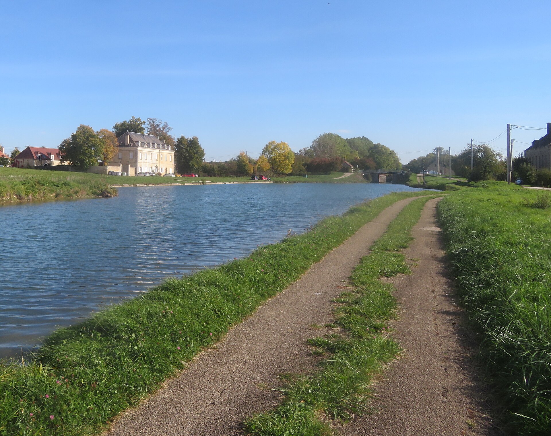 Véloroute du canal de Bourgogne à Marolles-sous-Lignières