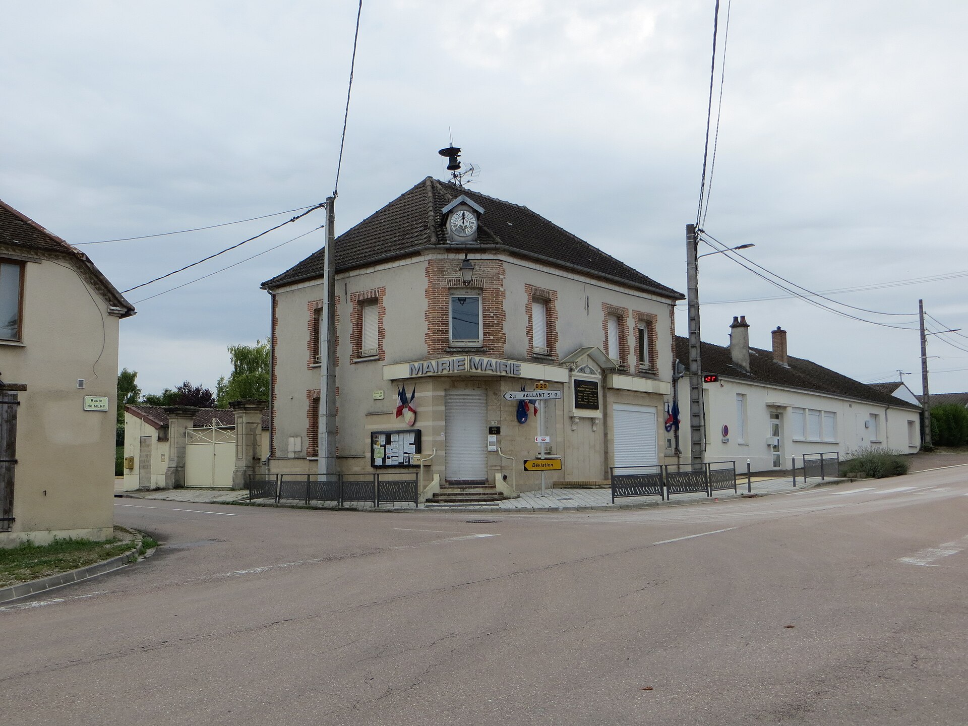 Mesgrigny − Mairie