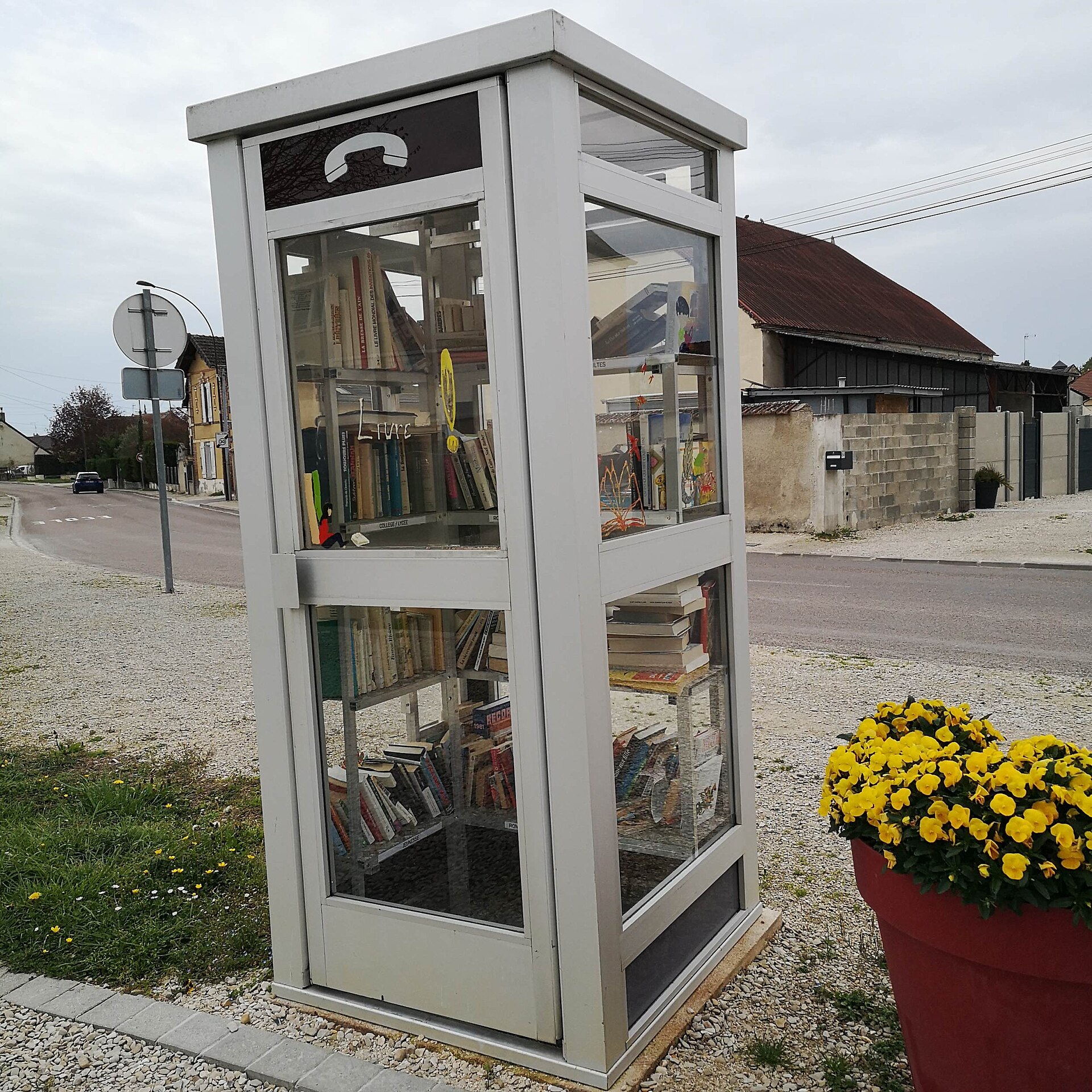 Pars-lès-Romilly, Rue Nationale, boîte à livres