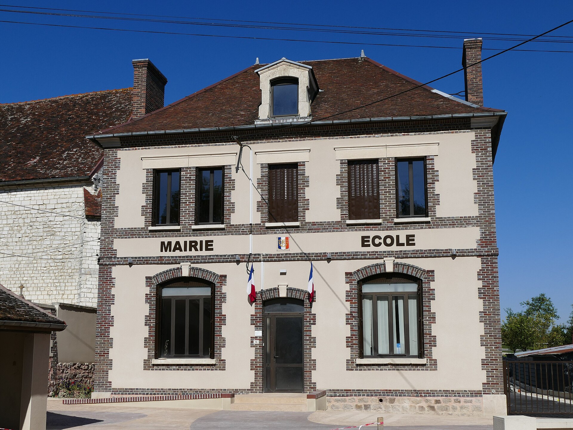 Le Pavillon-Sainte-Julie, Mairie