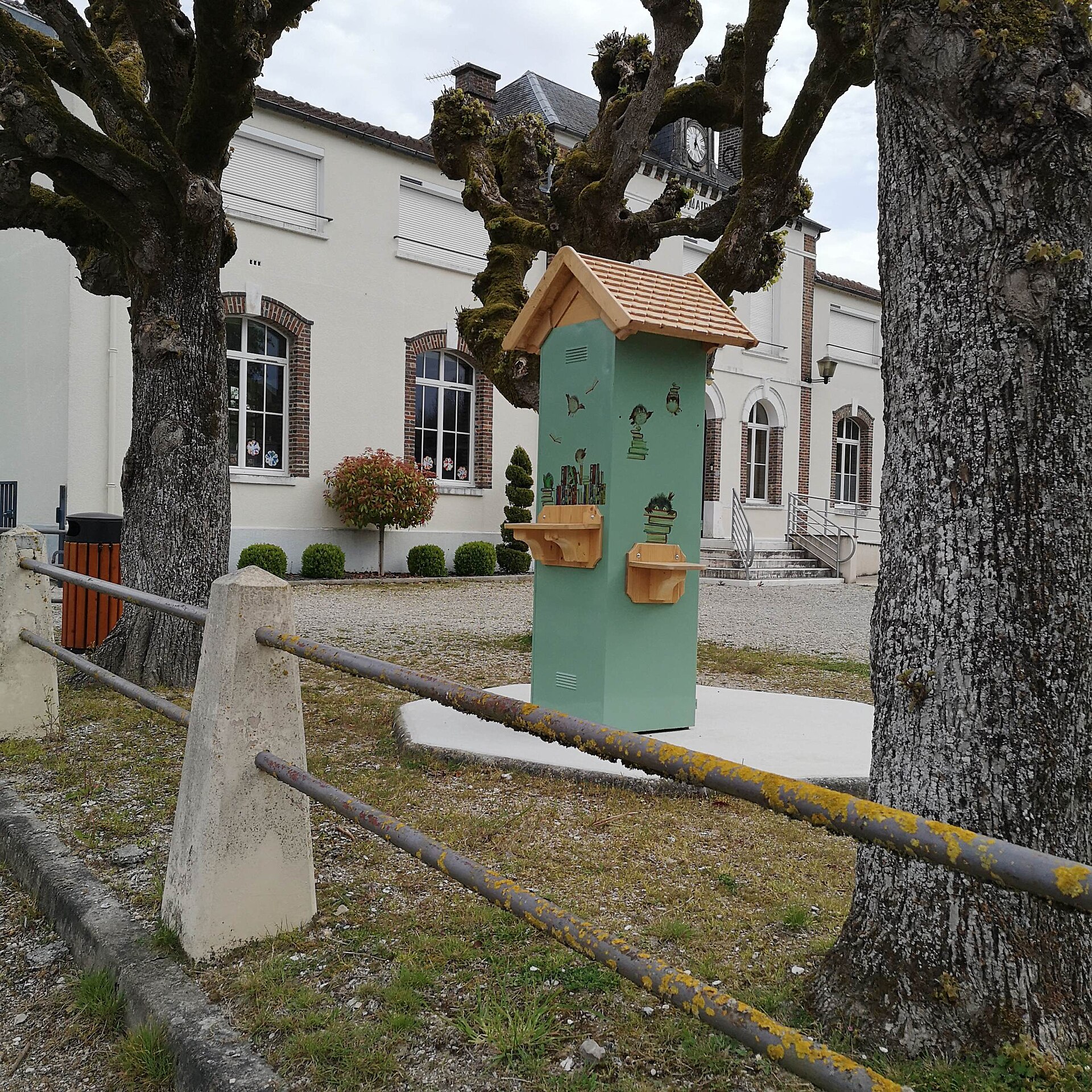 Saint-Martin-de-Bossenay, rue des marronniers, boîte à livres