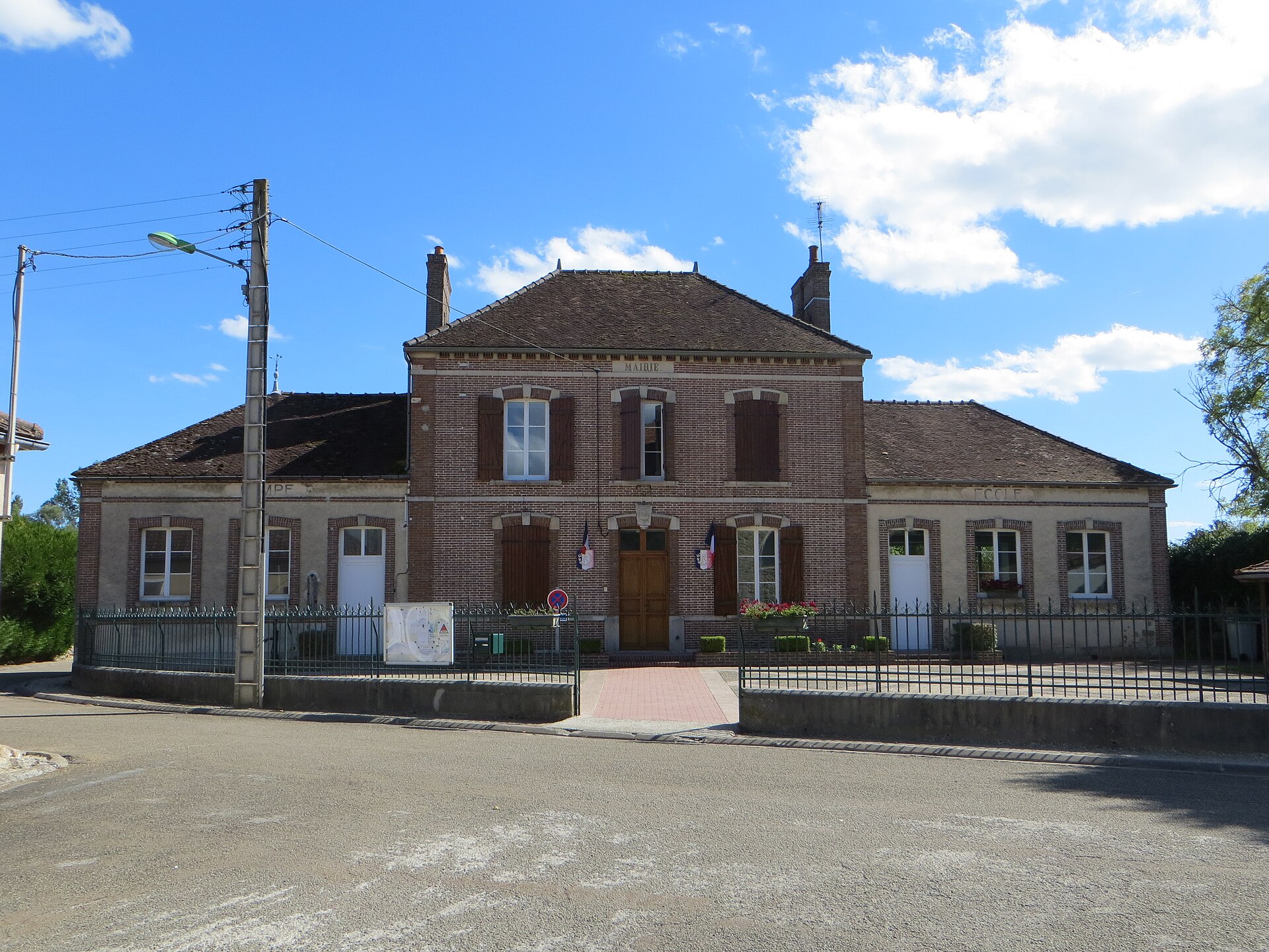 La Villeneuve-au-Châtelot, Mairie