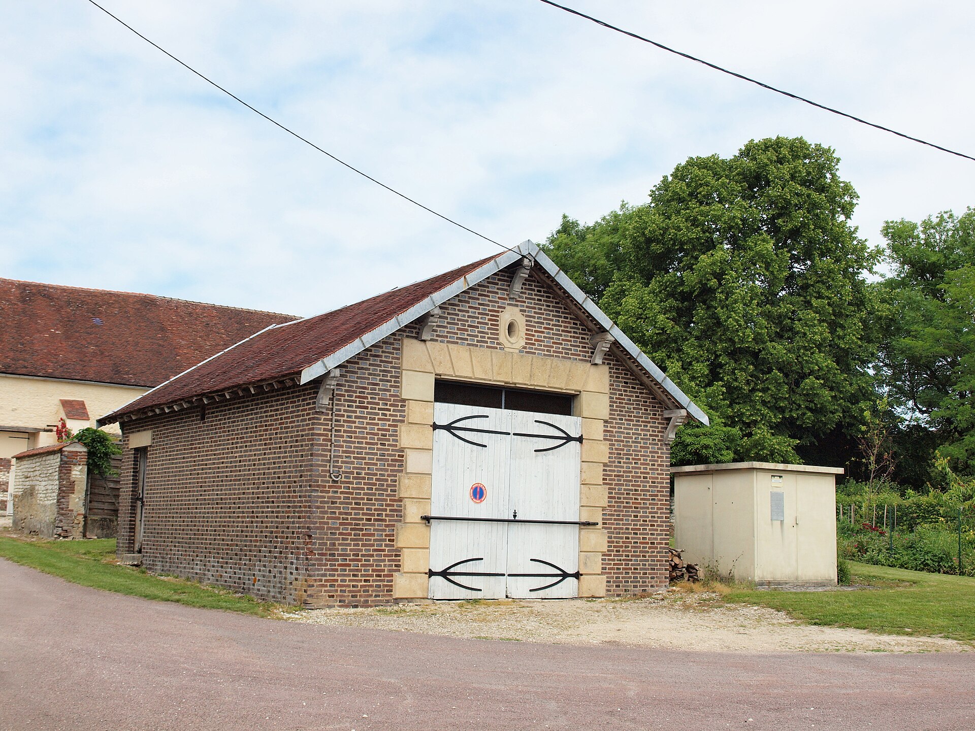 Villeneuve-au-Chemin atelier municipal