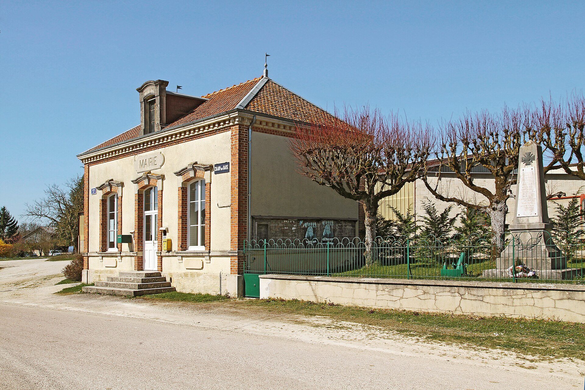 Champ-sur-Barse mairie IMF3218